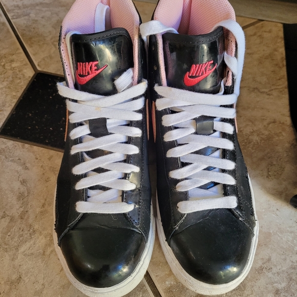 Nike Pink Love Sneakers - Picture 2 of 4